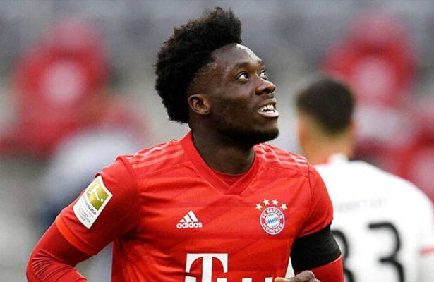 Bayern's Davies calls for support for refugees