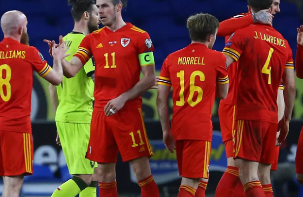 Bale praises caretaker boss Page after 'massive win' over Czechs
