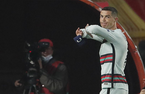 Ronaldo's castaway armband fetches US$75,000 at charity auction