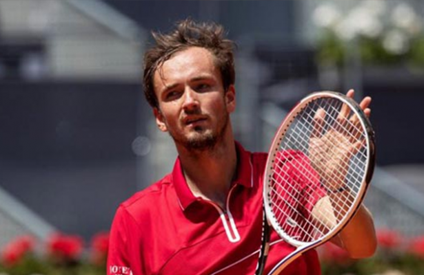 Medvedev tames claycourt demons to advance in Madrid