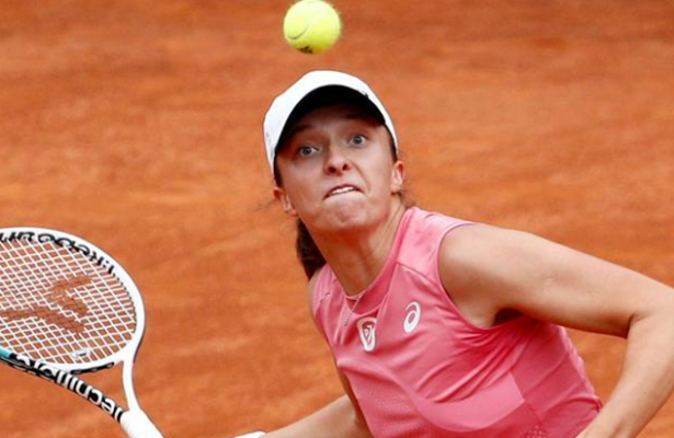 Swiatek begins French Open defence against best friend Juvan