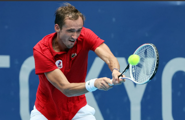 Medvedev battles heat to stay on track for Djokovic Olympic showdown