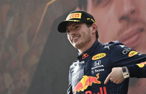 Verstappen wins in Austria to pull clear of Hamilton in title race