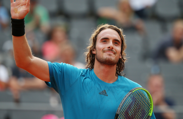 Stefanos Tsitsipas wins first match in Hamburg
