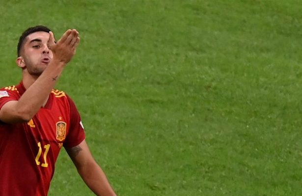 Barcelona agree deal to sign Torres from Man City: BBC