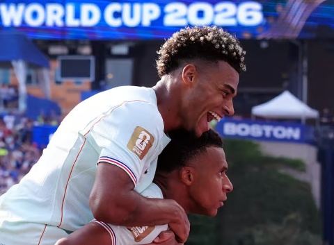 France beat Morocco 2-0